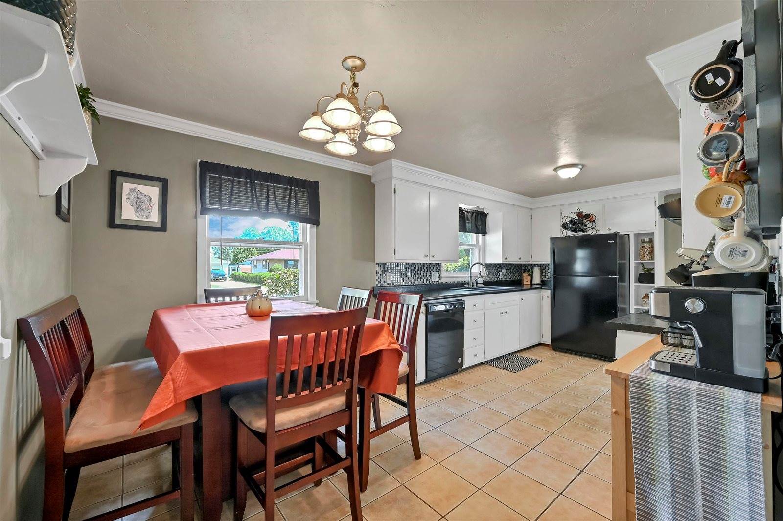 732 Suburban Drive, De Pere, WI 54115