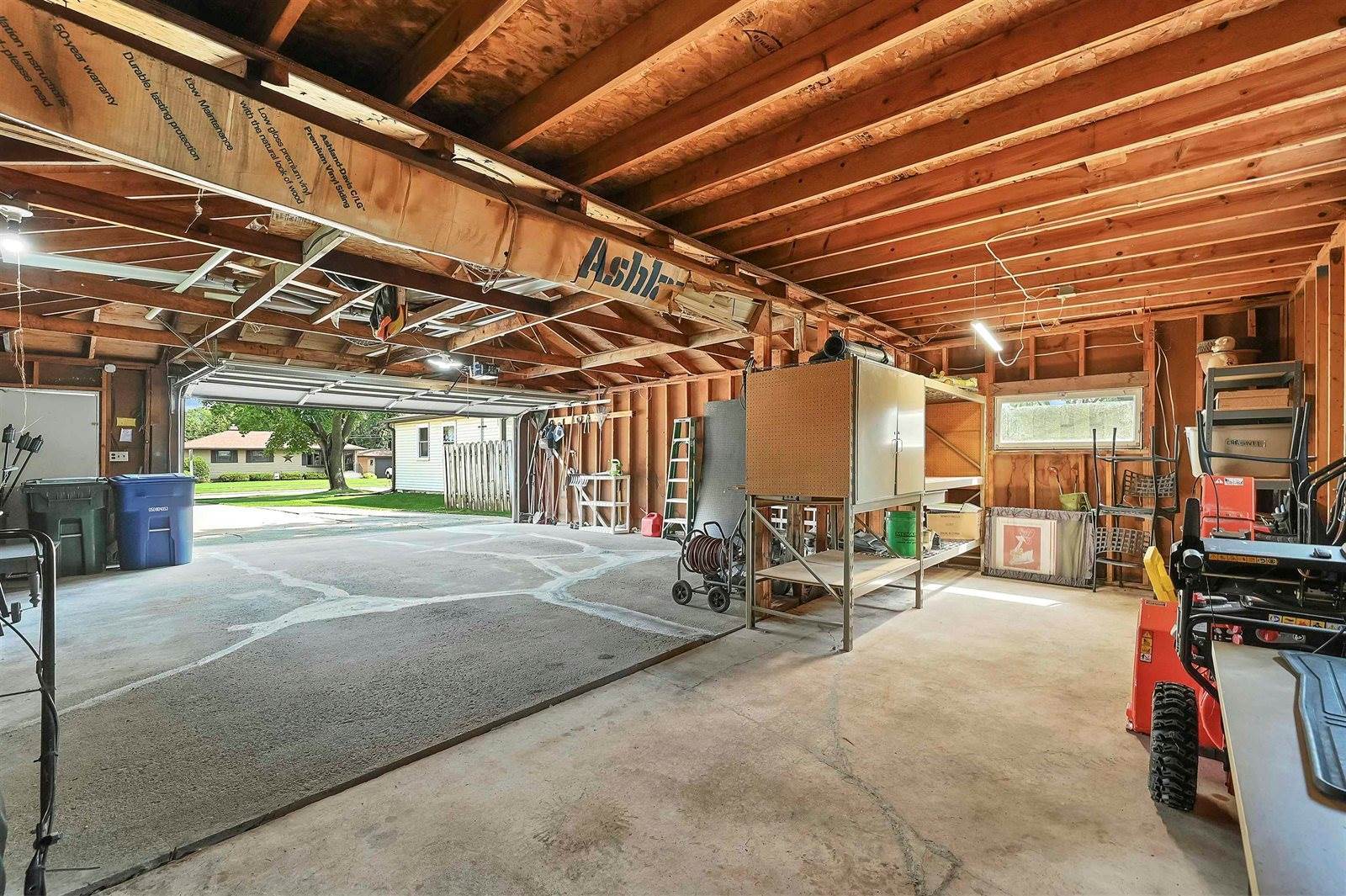 732 Suburban Drive, De Pere, WI 54115