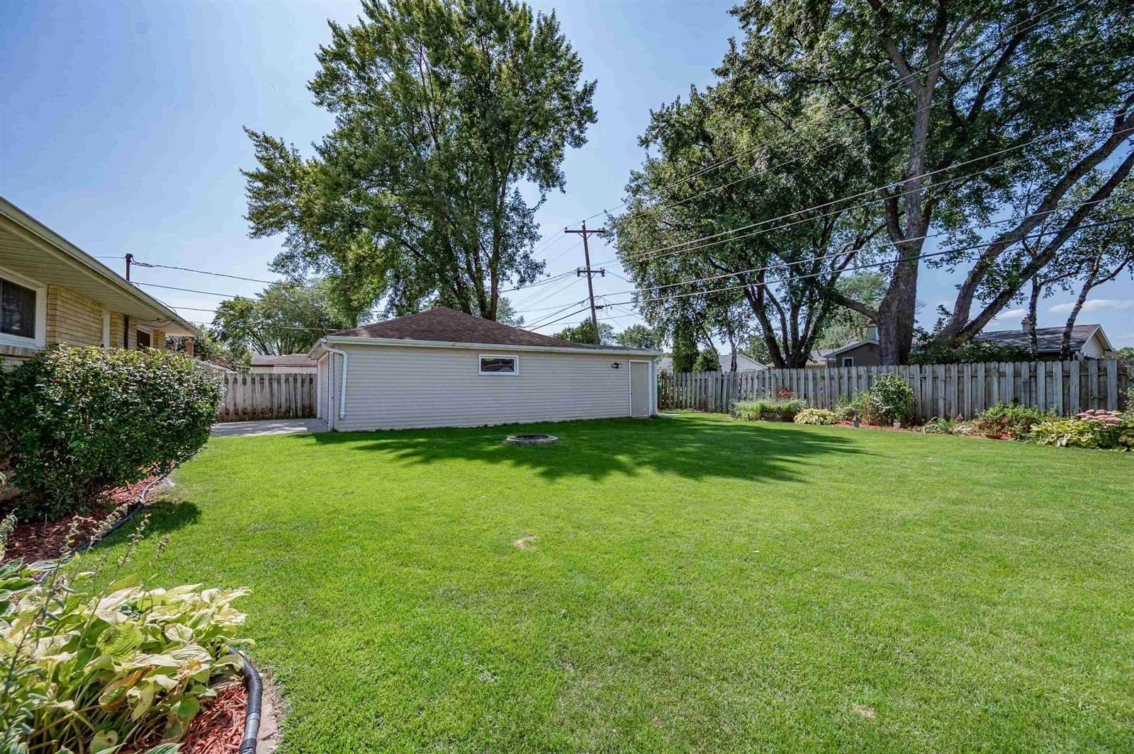 732 Suburban Drive, De Pere, WI 54115