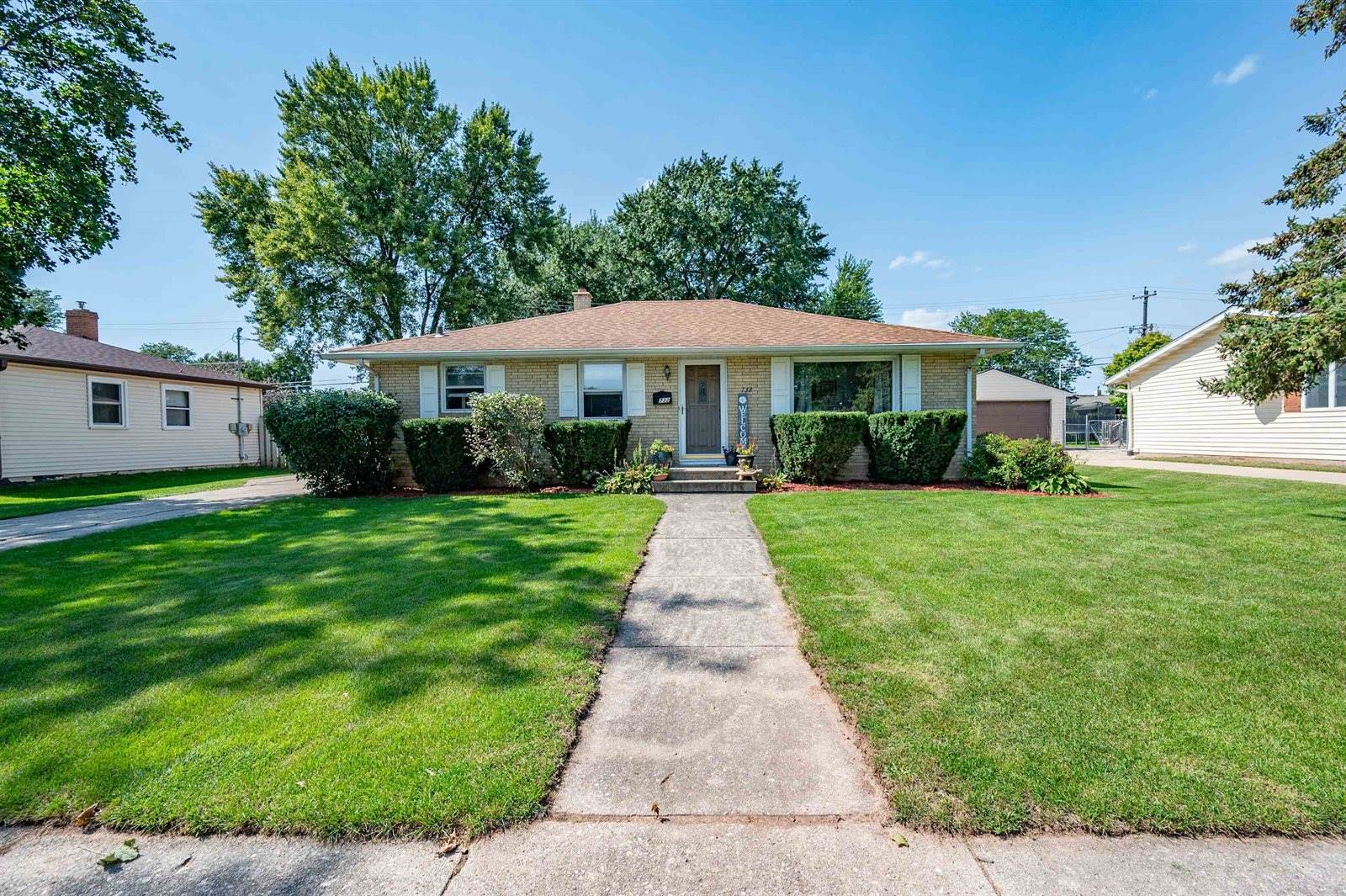 732 Suburban Drive, De Pere, WI 54115
