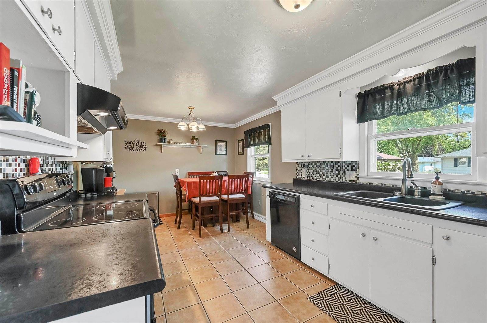 732 Suburban Drive, De Pere, WI 54115