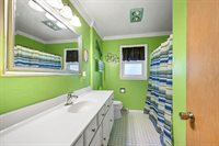 732 Suburban Drive, De Pere, WI 54115