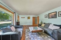 732 Suburban Drive, De Pere, WI 54115