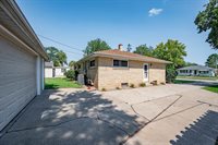 732 Suburban Drive, De Pere, WI 54115