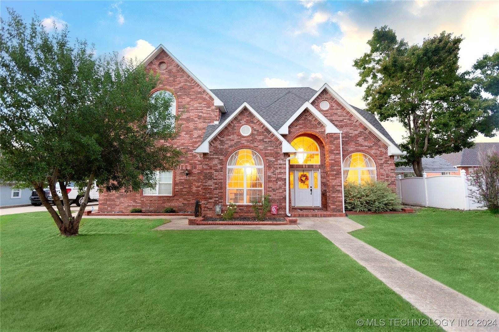 33 River Oaks, McAlester, OK 74501