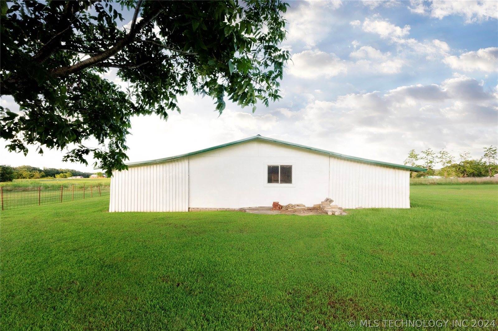 1506 Nale Road, Crowder, OK 74430