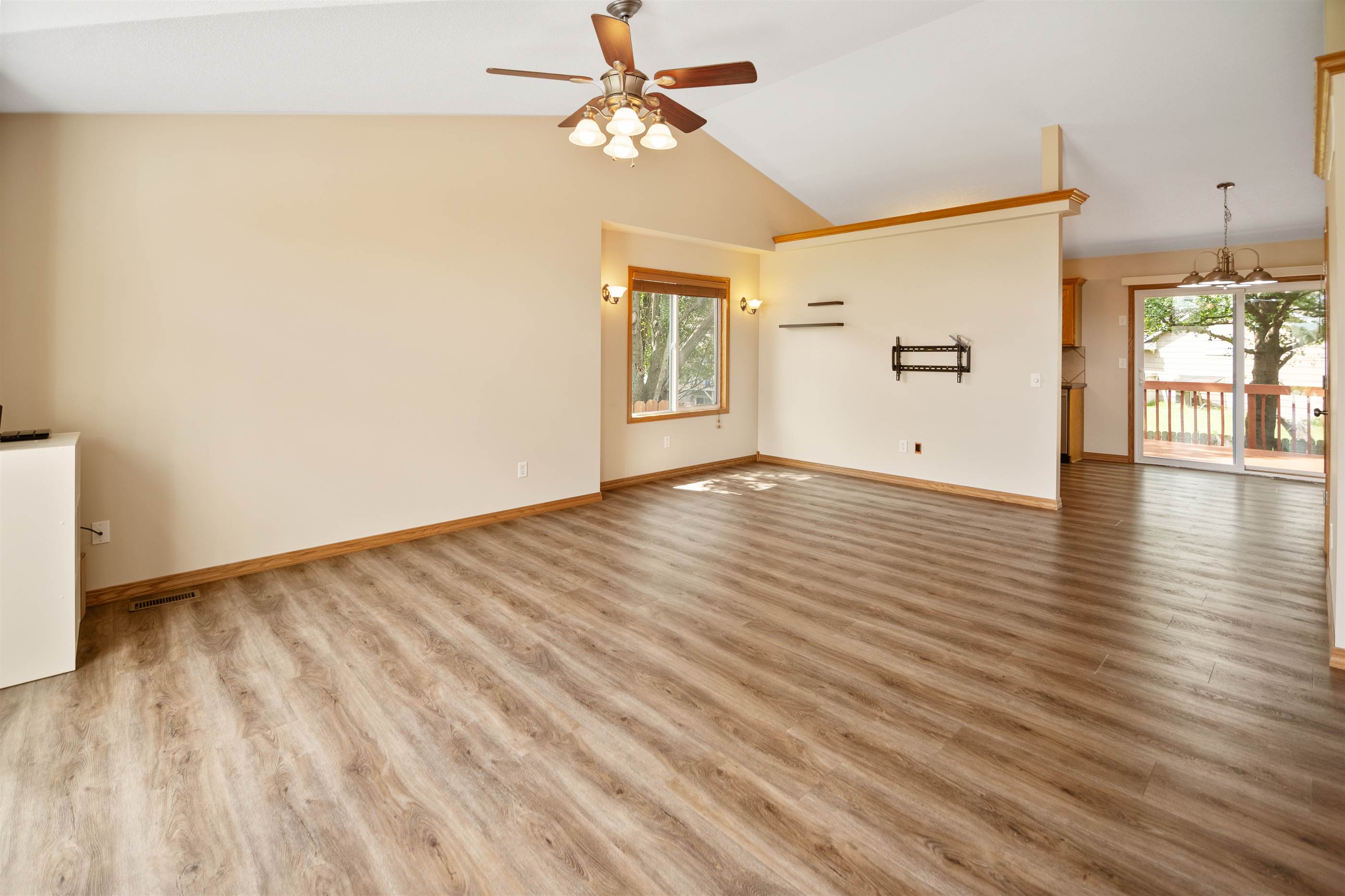 4419 North Westlake Ct, Bel Aire, KS 67220