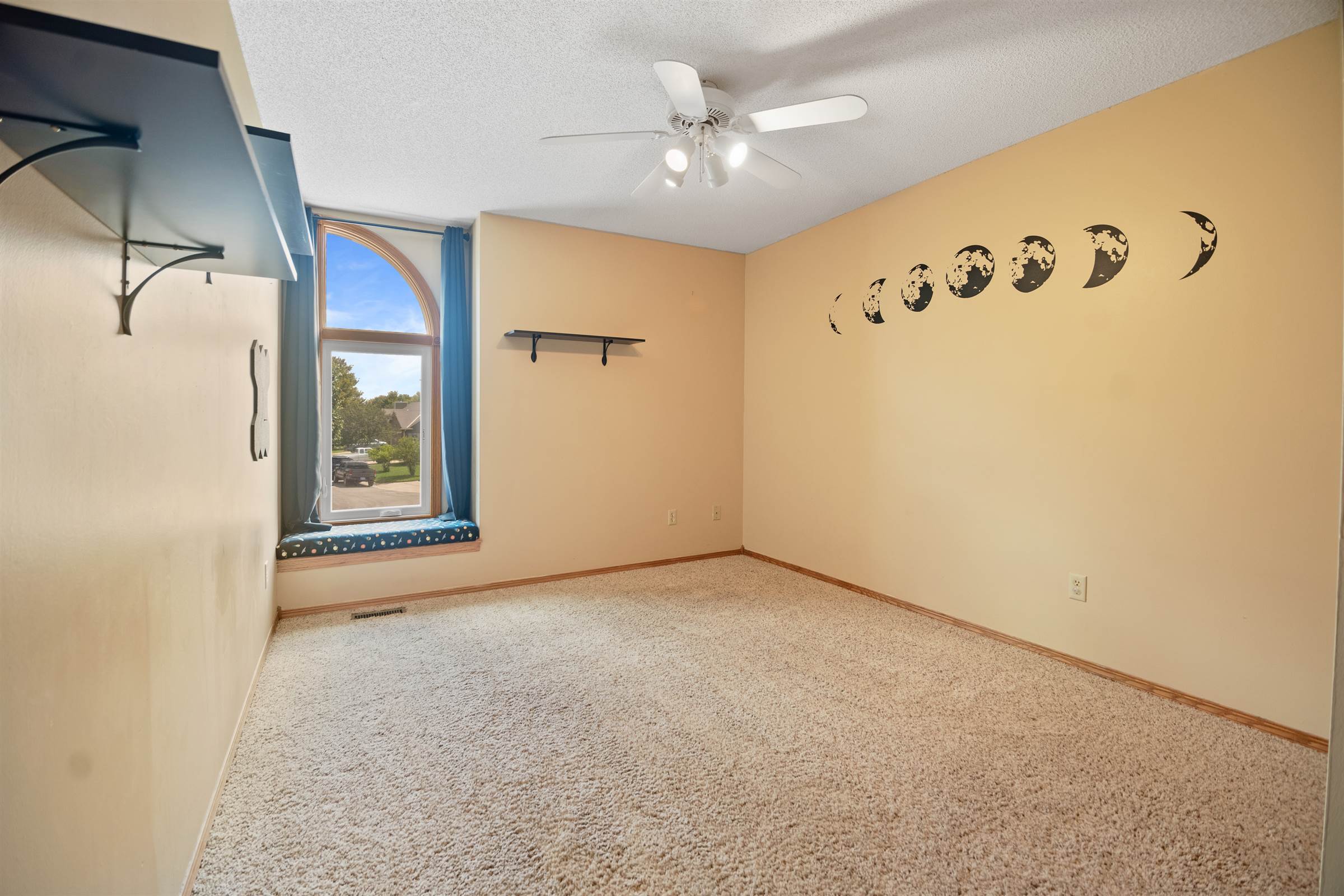 4419 North Westlake Ct, Bel Aire, KS 67220