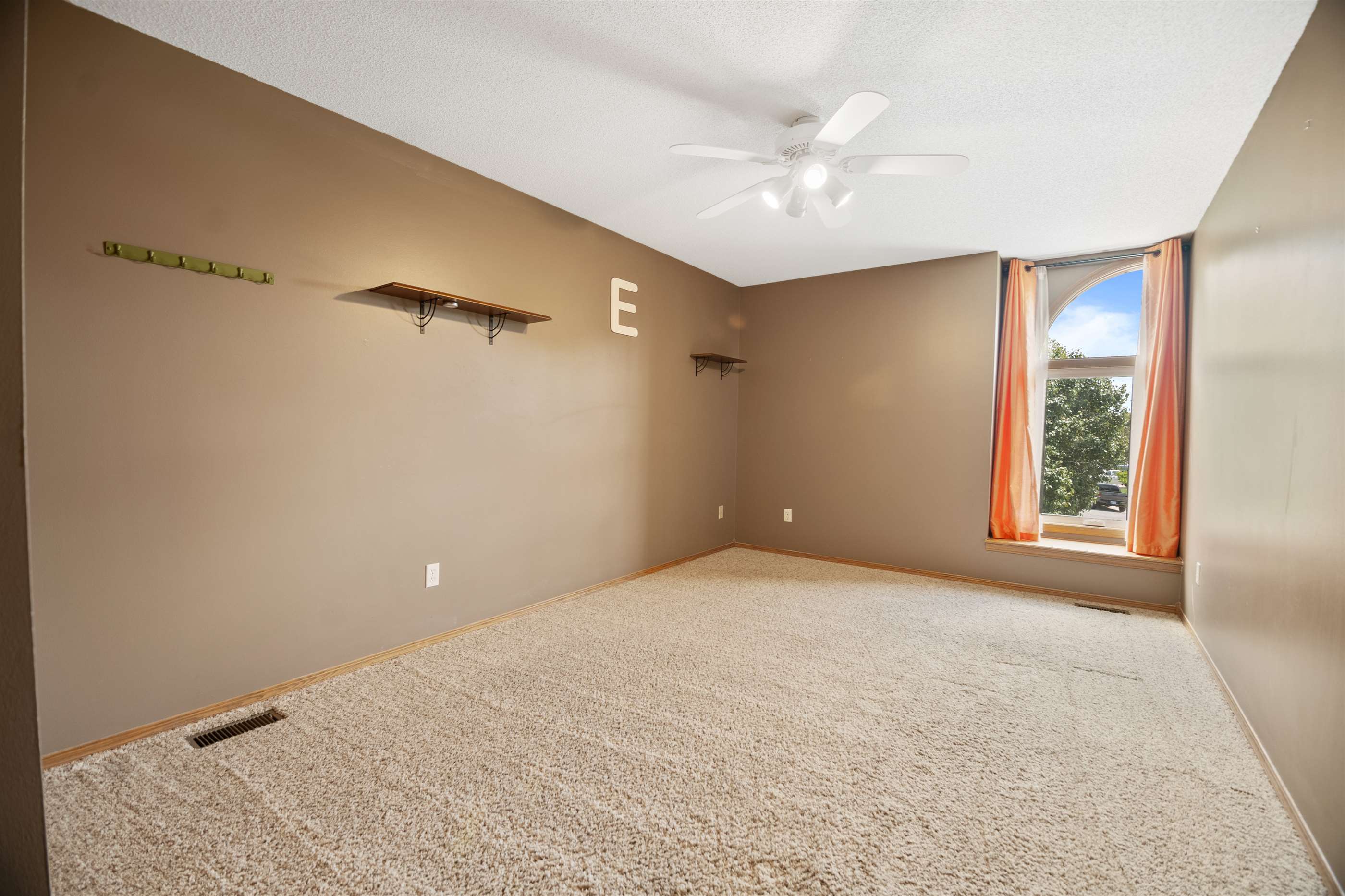 4419 North Westlake Ct, Bel Aire, KS 67220