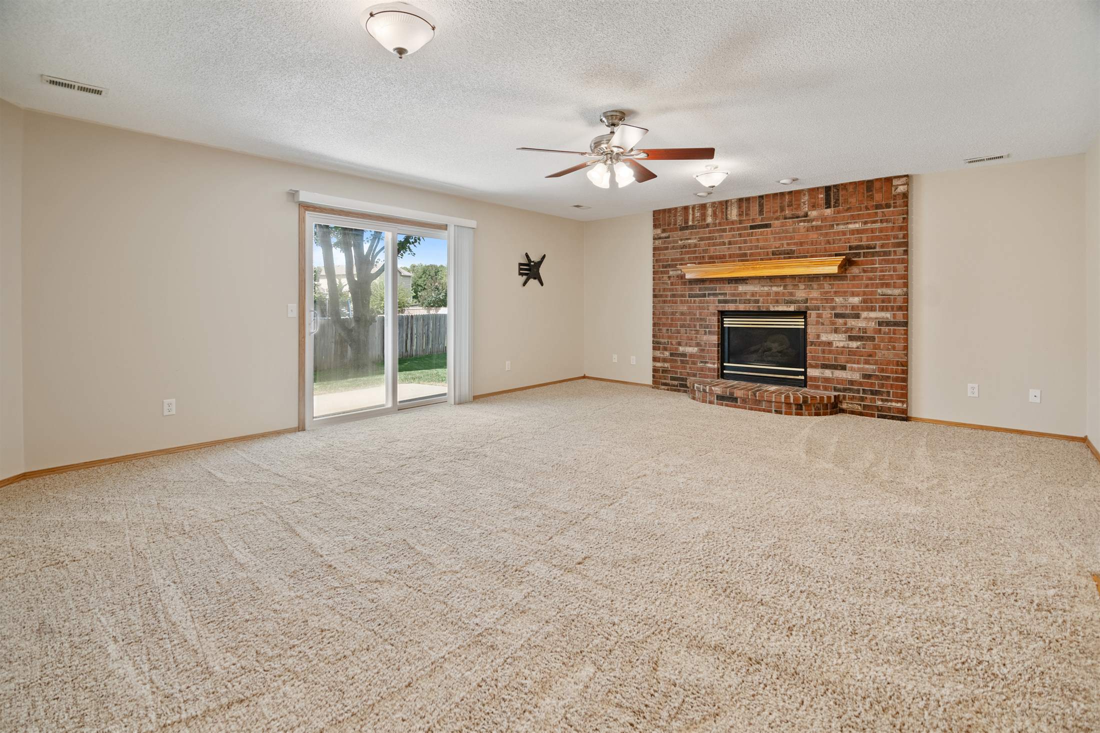 4419 North Westlake Ct, Bel Aire, KS 67220