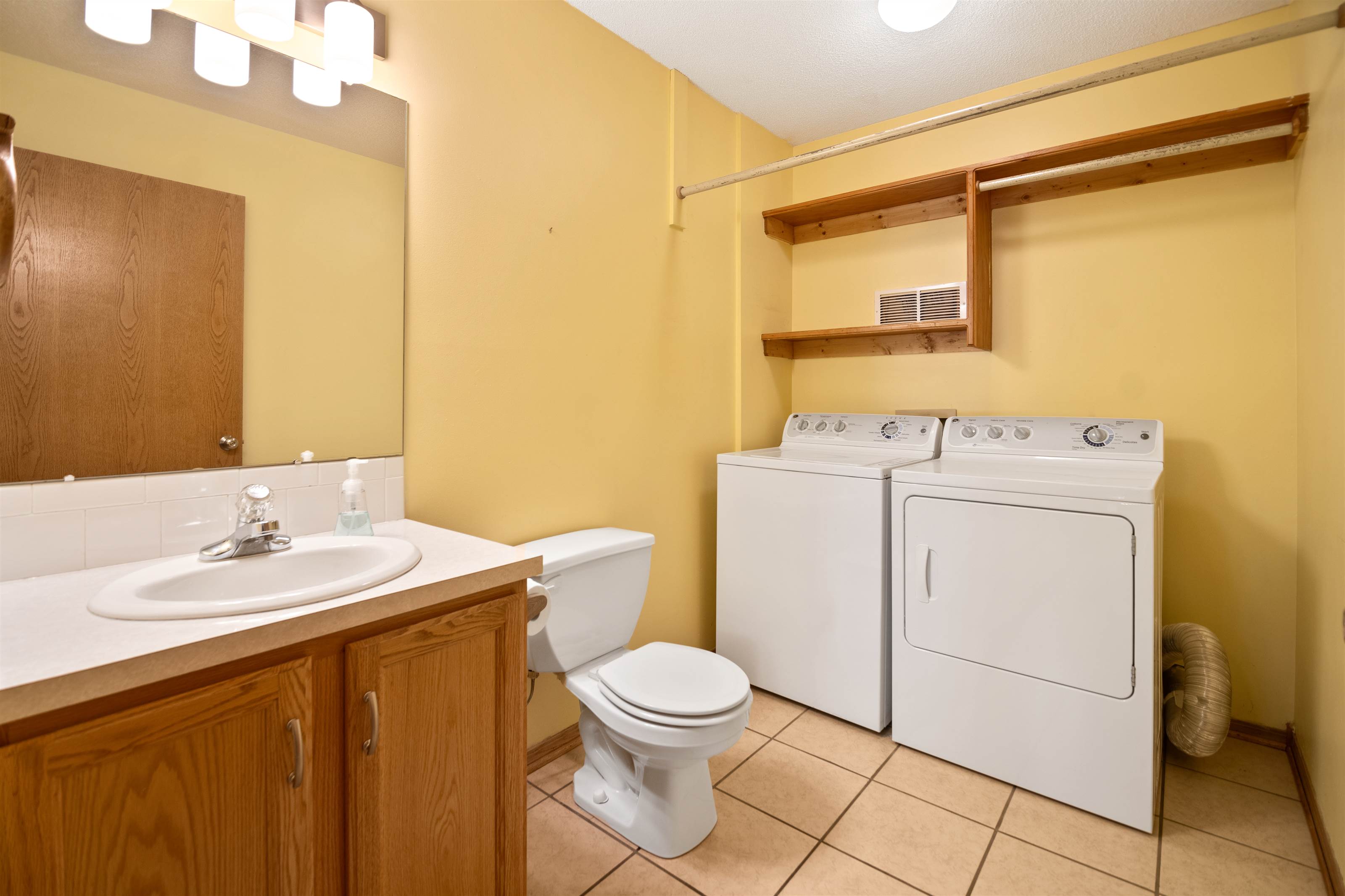 4419 North Westlake Ct, Bel Aire, KS 67220