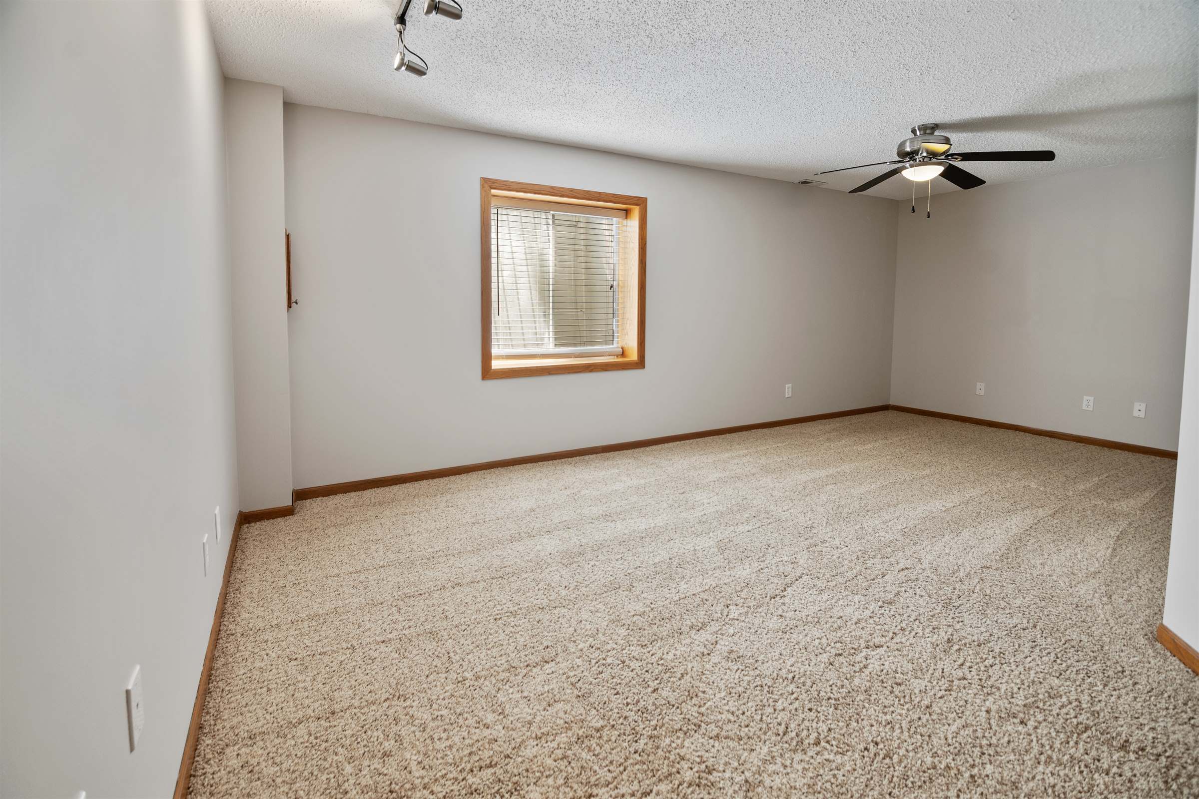 4419 North Westlake Ct, Bel Aire, KS 67220