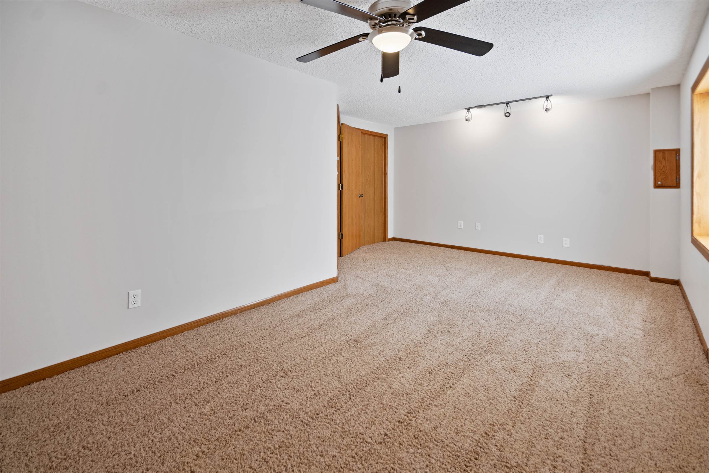 4419 North Westlake Ct, Bel Aire, KS 67220