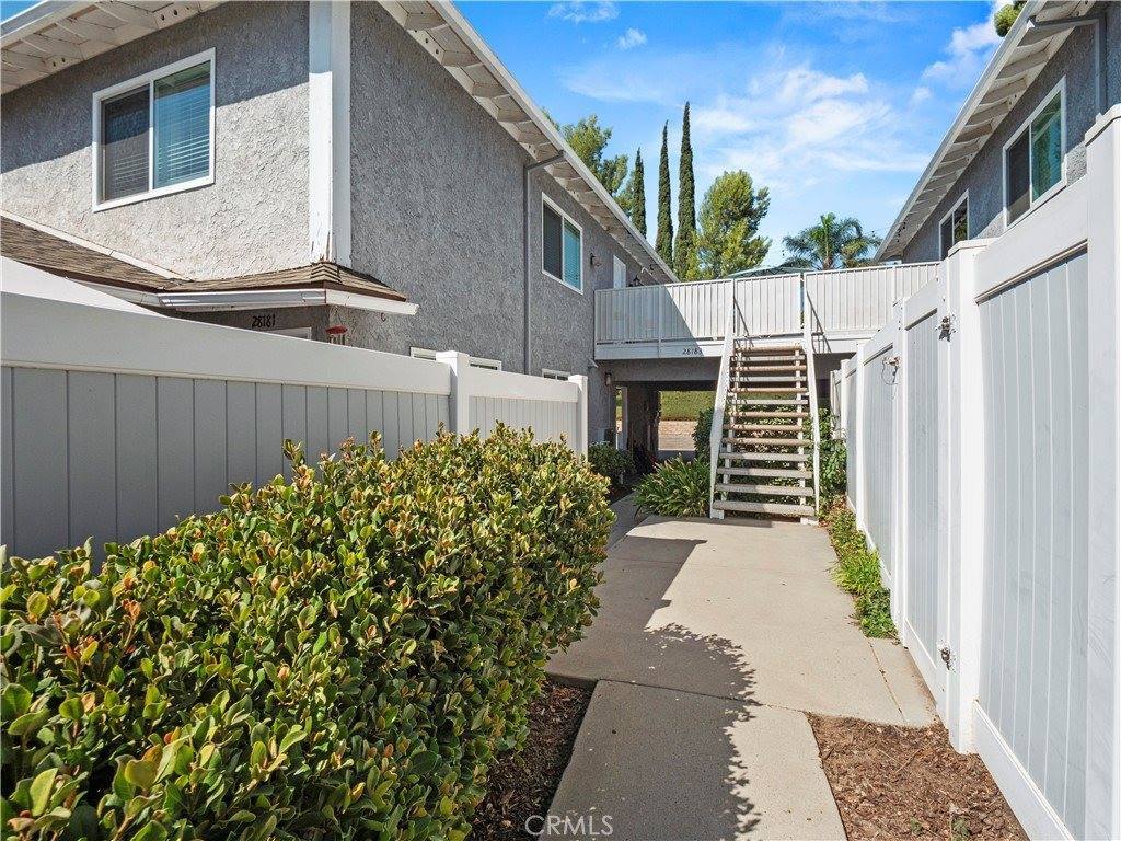 28183 Robin Avenue, Saugus, CA 91350