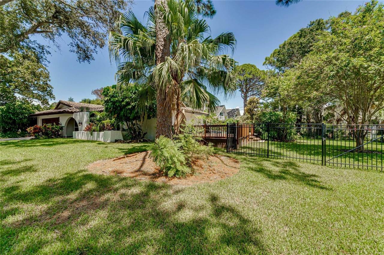 7220 Sunshine Drive South, Saint Petersburg, FL 33705