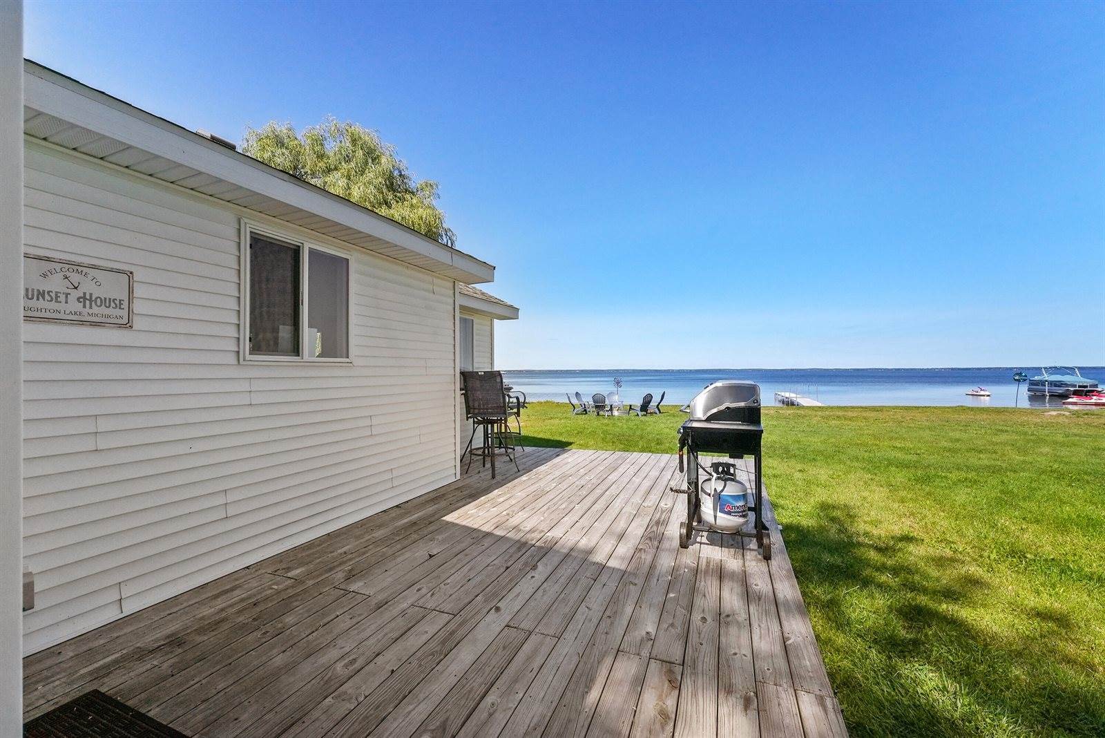 5306 West Houghton Lake Drive, Houghton Lake, MI 48629