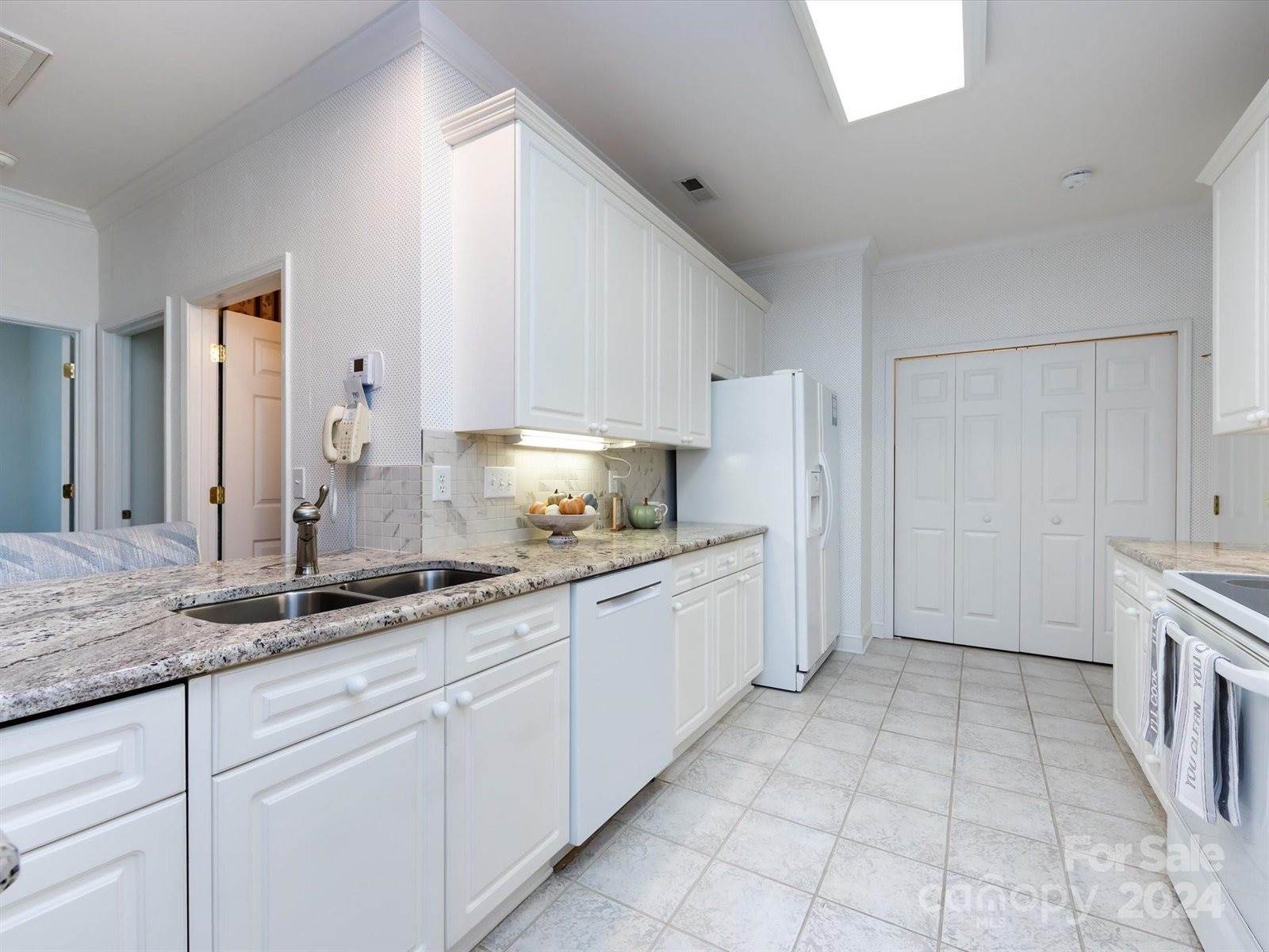 3754 Oak View Court, Matthews, NC 28105