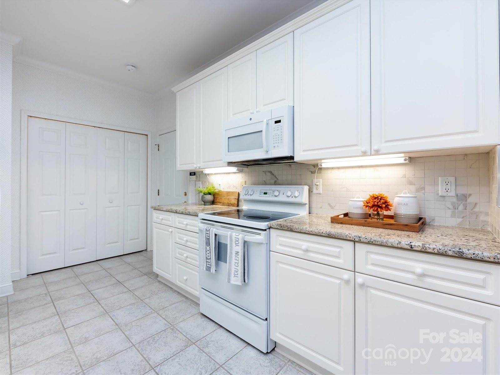 3754 Oak View Court, Matthews, NC 28105