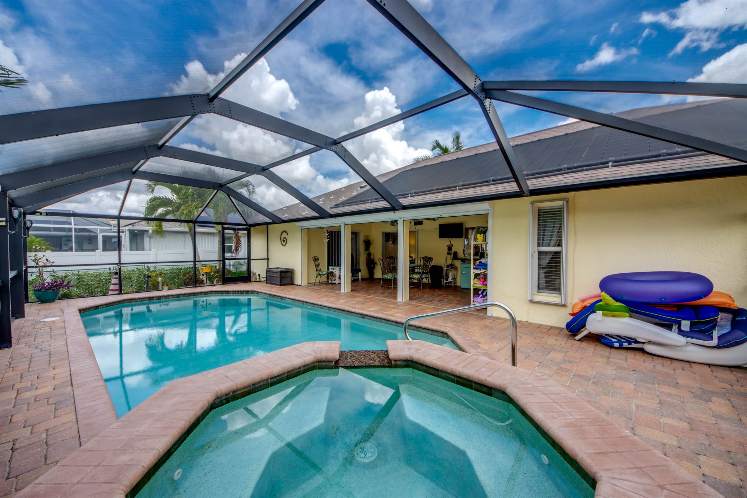 2566 SW 27th Ave, Cape Coral, FL 33914