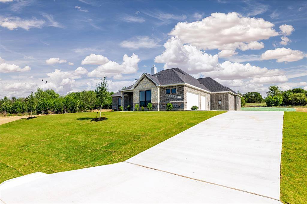 104 Oak Meadow Lane, Weatherford, TX 76085