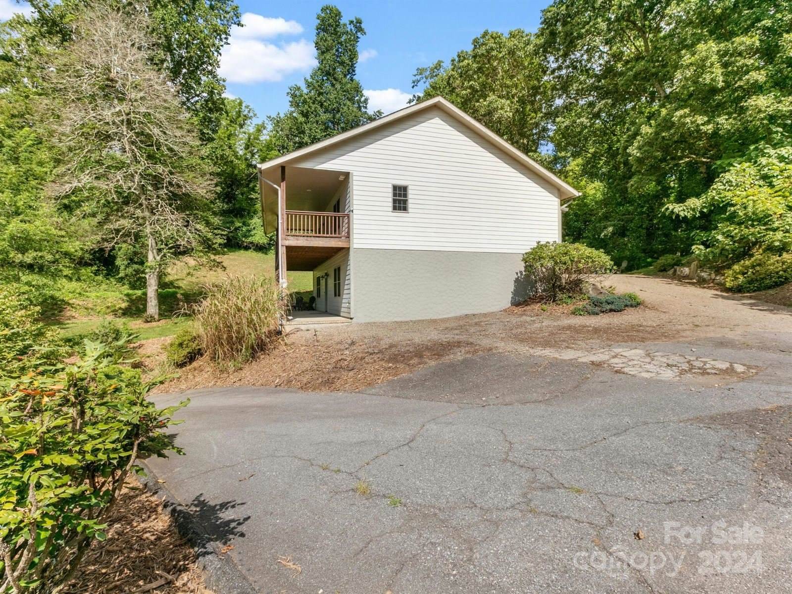 515 Pond Road, Asheville, NC 28806