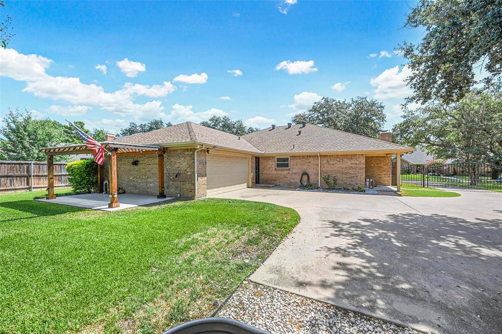 4008 Snow Creek Drive, Fort Worth, TX 76008