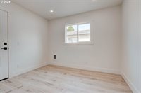 7027 SE Gladstone St, Portland, OR 97206