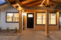 7027 SE Gladstone St, Portland, OR 97206