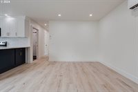 7027 SE Gladstone St, Portland, OR 97206