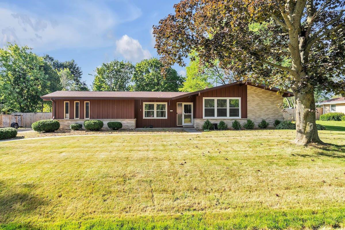 6411 West Cloverleaf Ln, Brown Deer, WI 53223