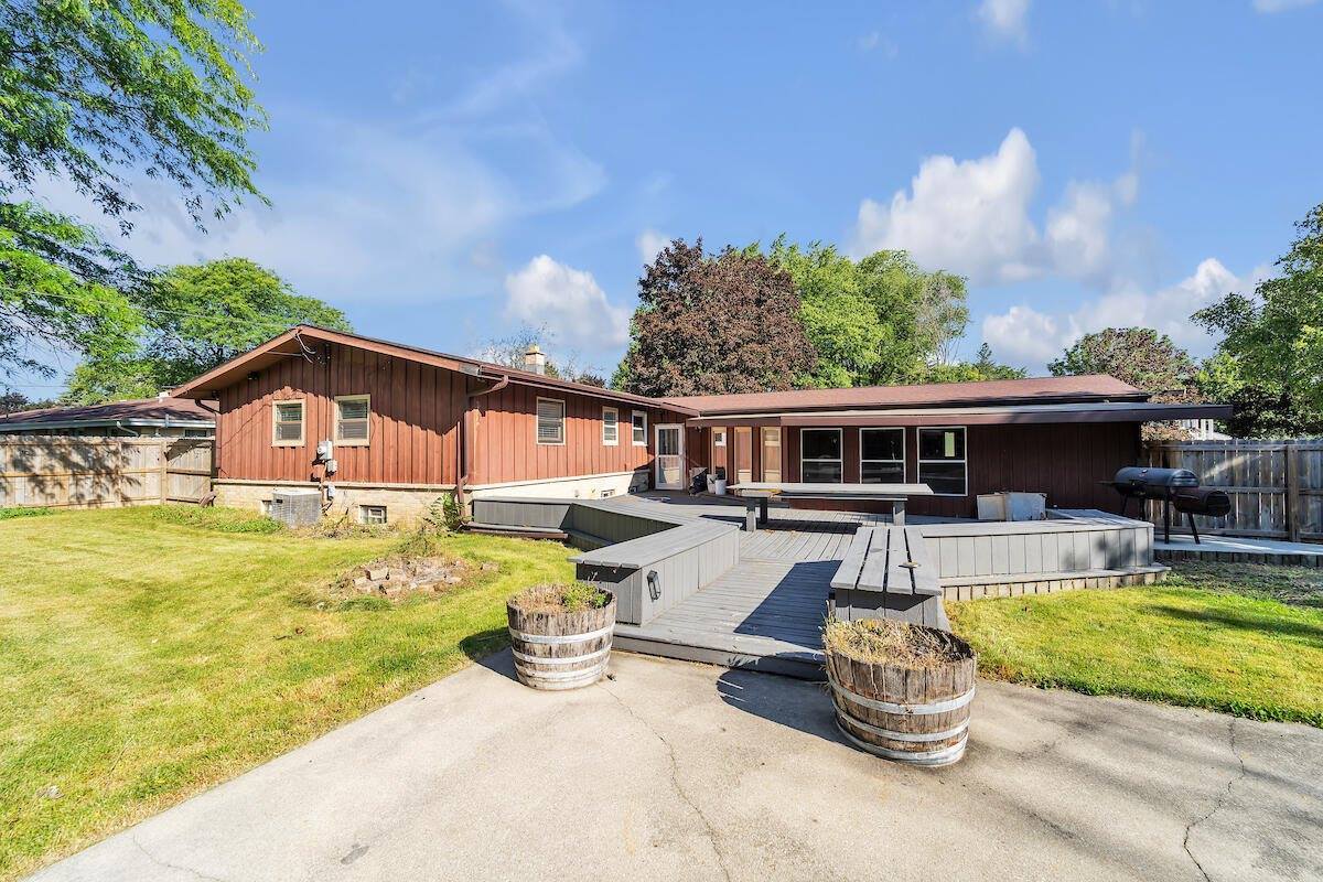 6411 West Cloverleaf Ln, Brown Deer, WI 53223