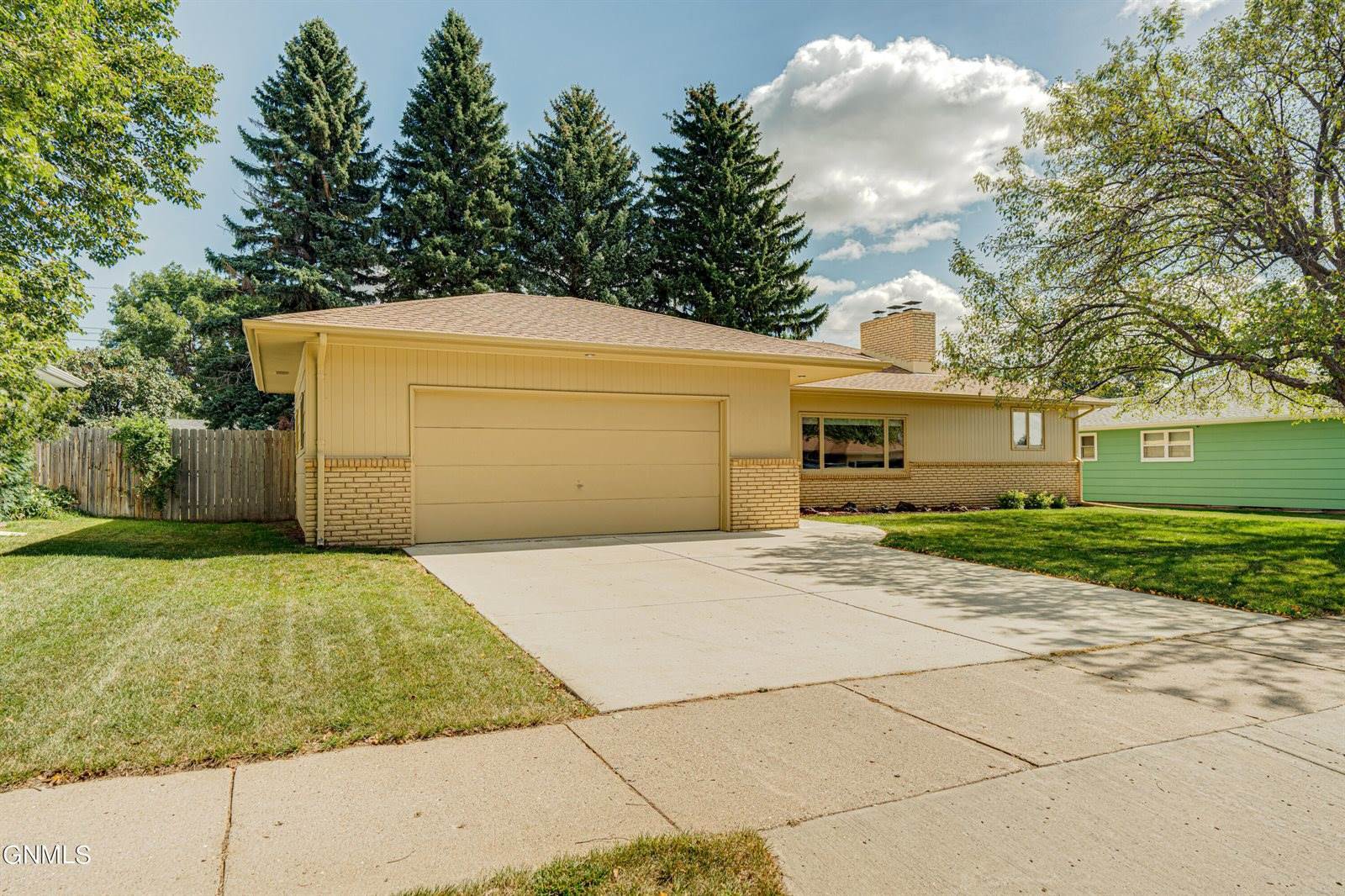 2109 2nd Street North, Bismarck, ND 58501