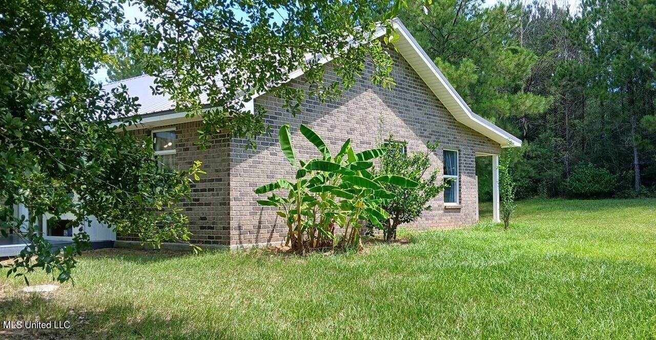 112 Wolf Branch Road, Perkinston, MS 39573