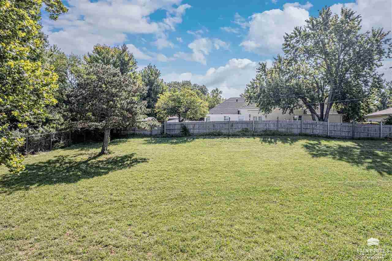 117 Harvard Pl, Manhattan, KS 66503