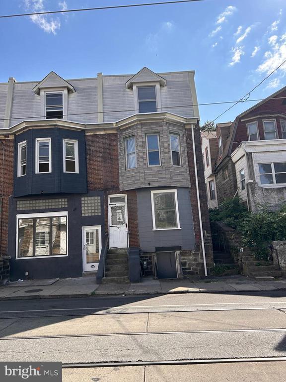 702 Main Street, Darby, PA 19023