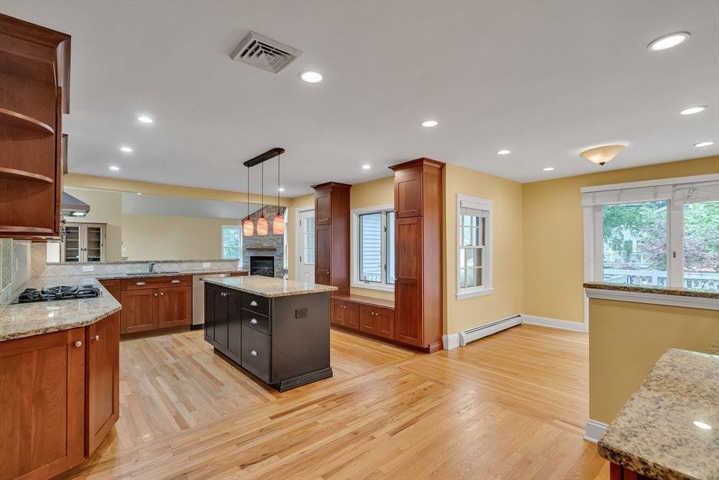 28 Kendall Rd, Lexington, MA 02421