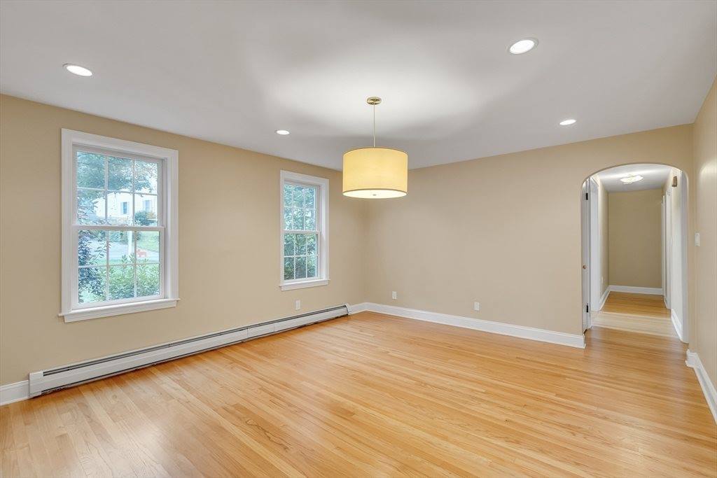 28 Kendall Rd, Lexington, MA 02421