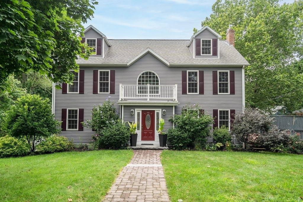 28 Kendall Rd, Lexington, MA 02421