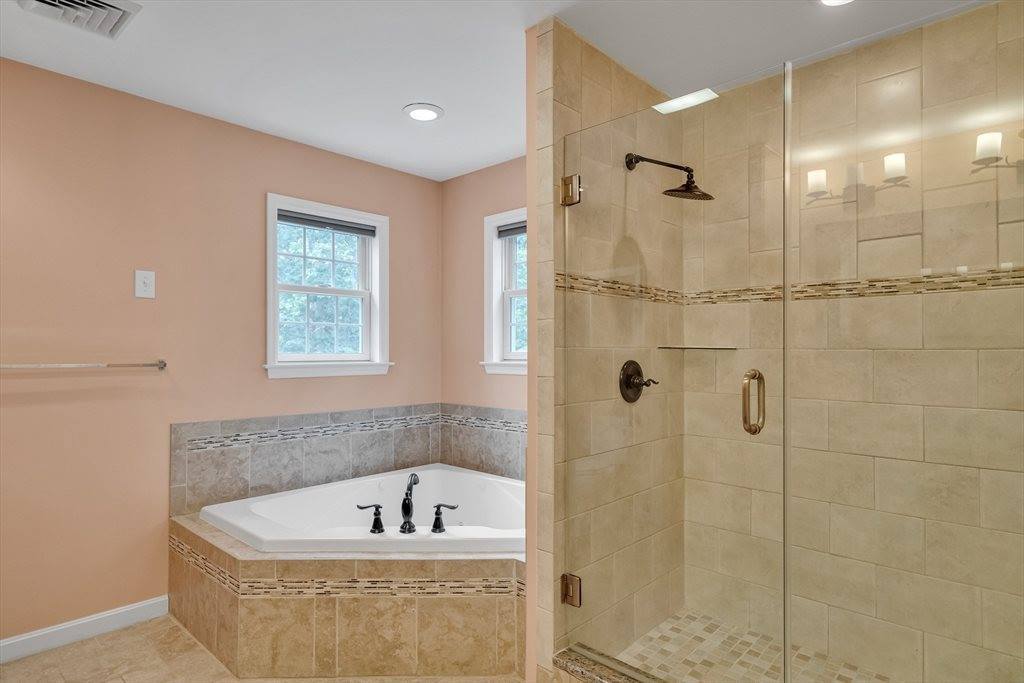 28 Kendall Rd, Lexington, MA 02421