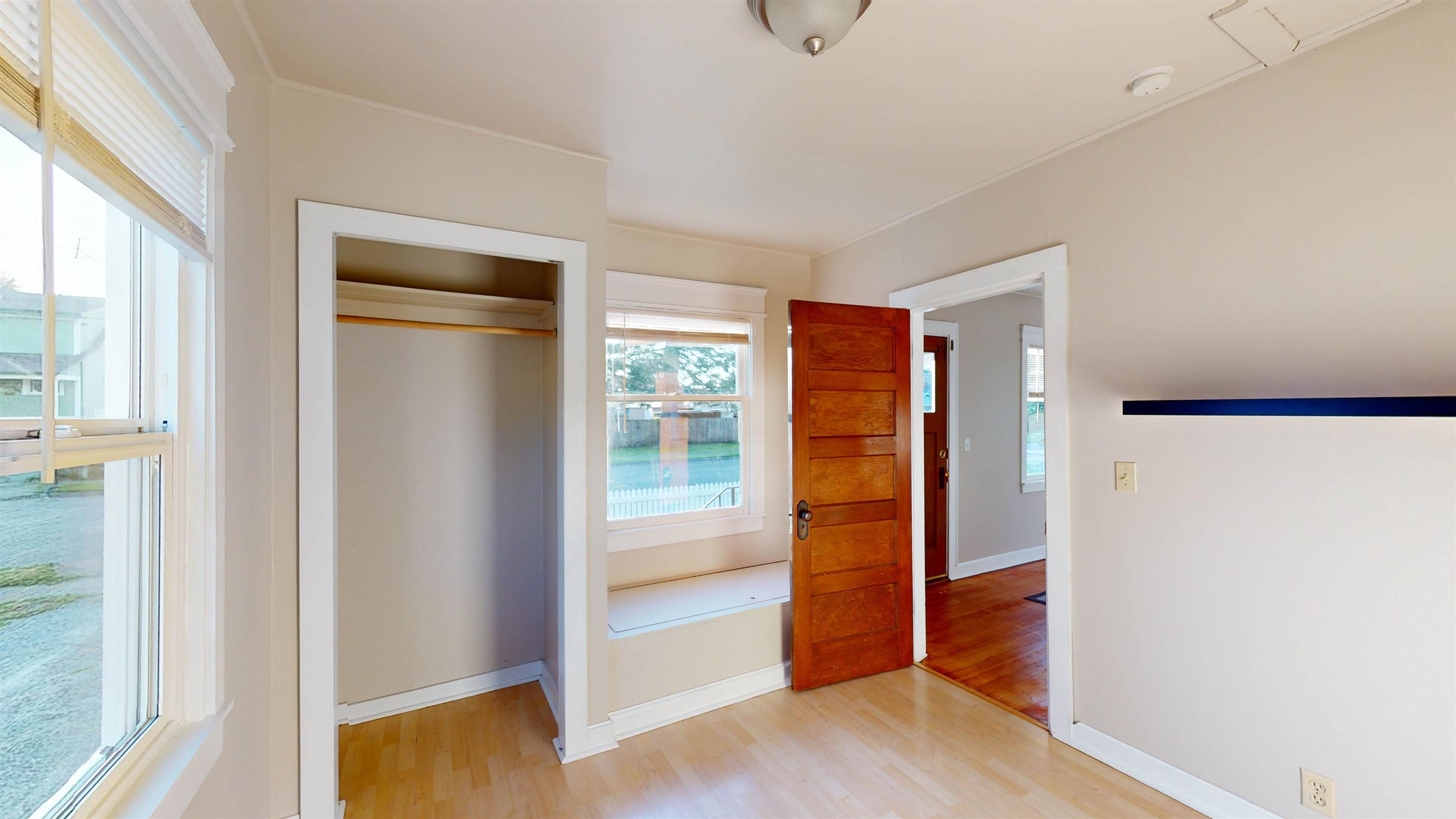 1418 Douglas Street, Mount Vernon, WA 98273