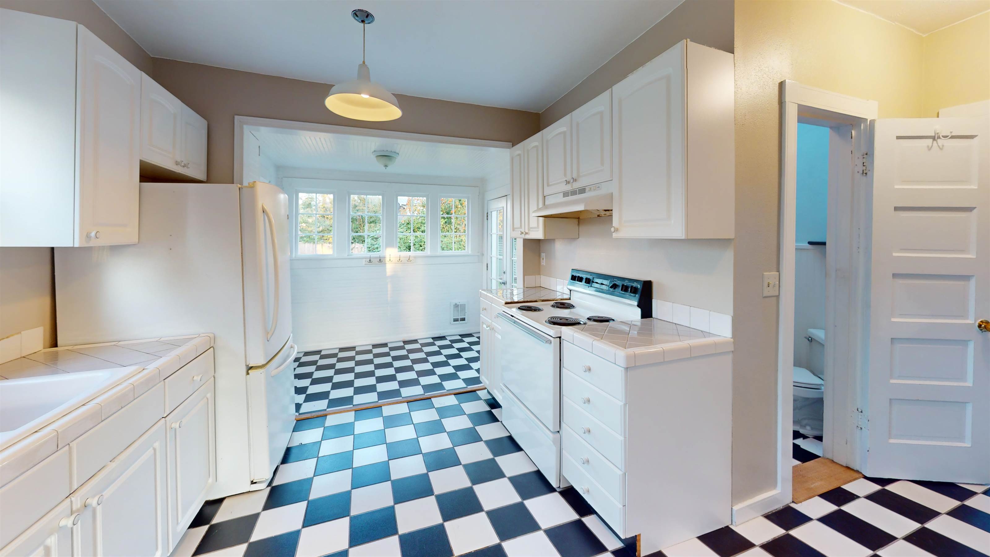 1418 Douglas Street, Mount Vernon, WA 98273