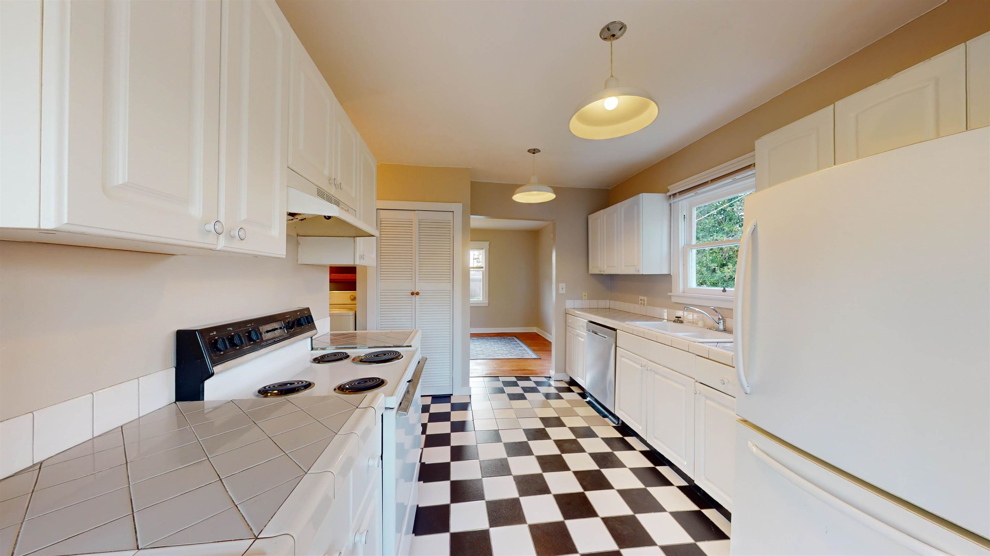 1418 Douglas Street, Mount Vernon, WA 98273