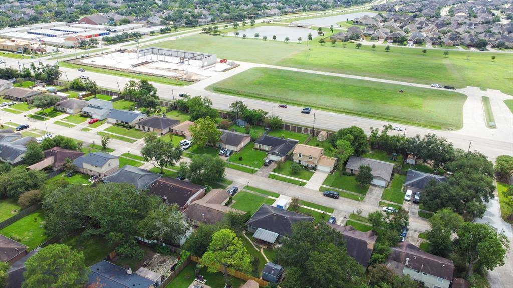 6218 Silver Leaf Drive, League City, TX 77573