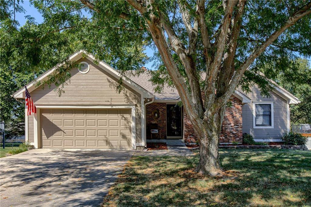 212 North Park Drive, Raymore, MO 64083