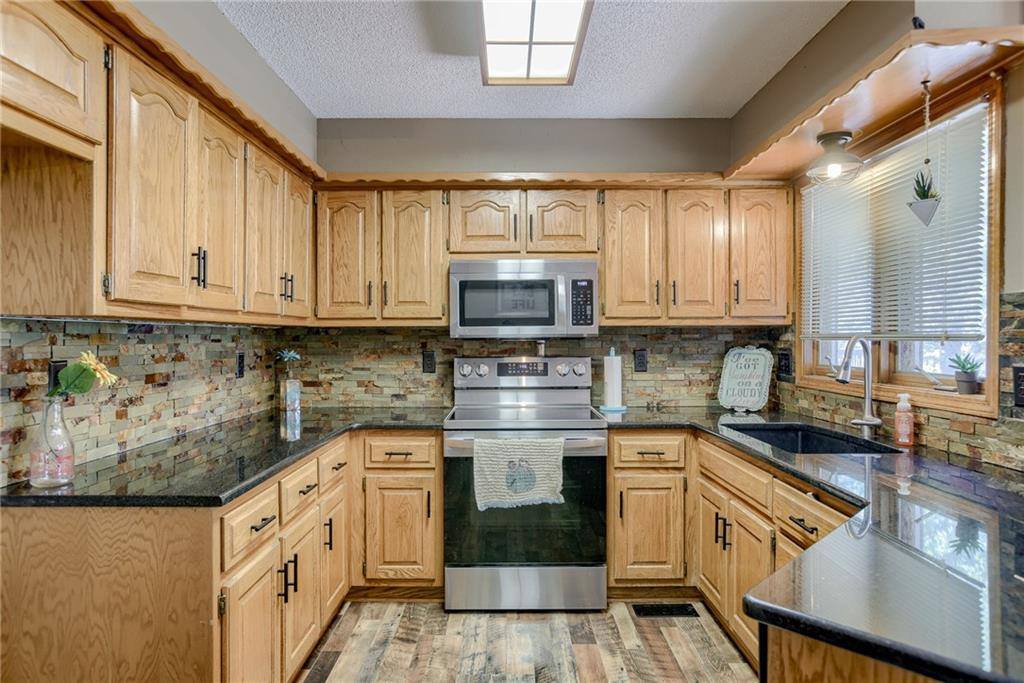 212 North Park Drive, Raymore, MO 64083