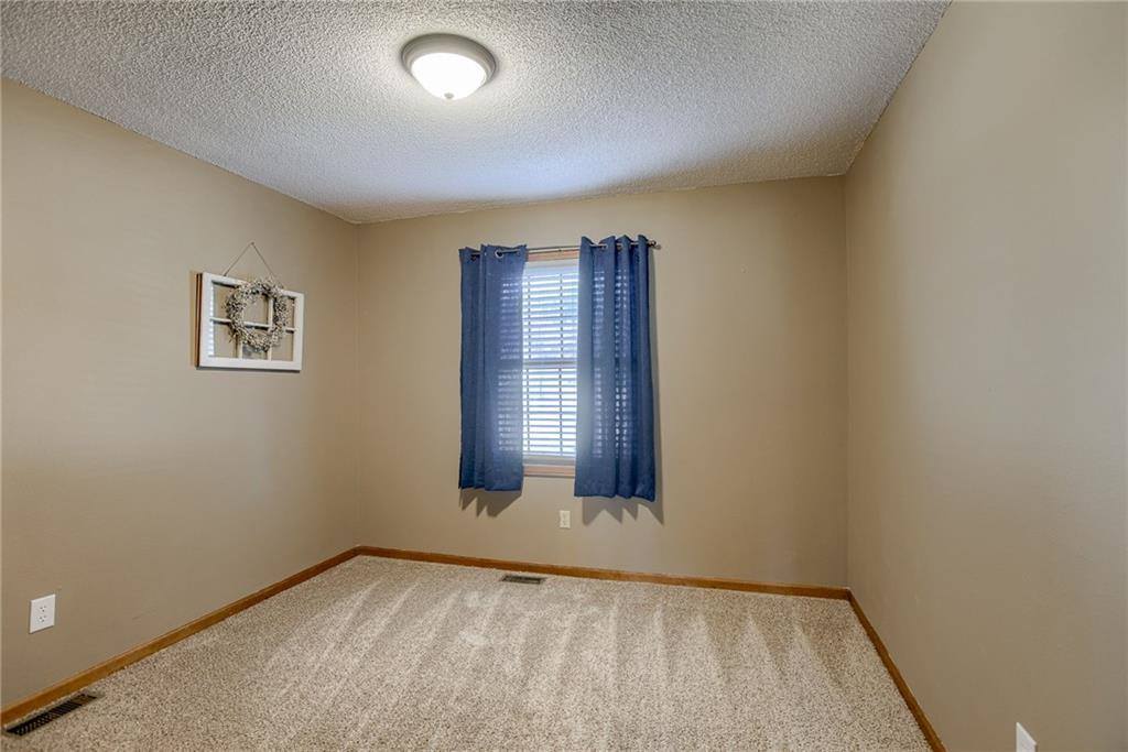 212 North Park Drive, Raymore, MO 64083