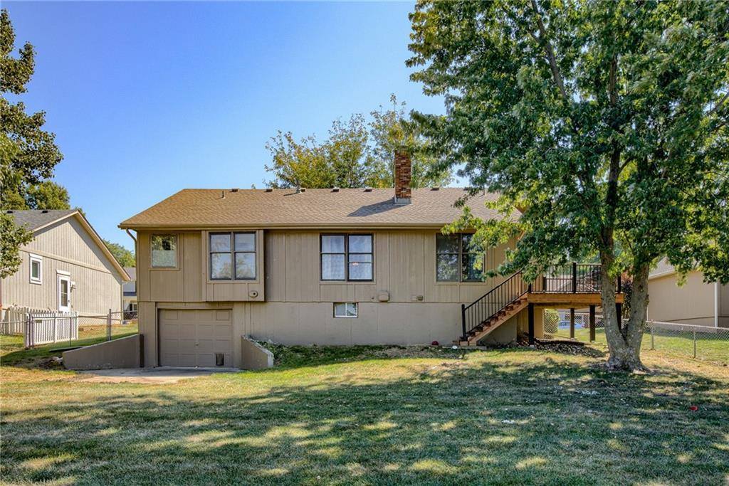 212 North Park Drive, Raymore, MO 64083