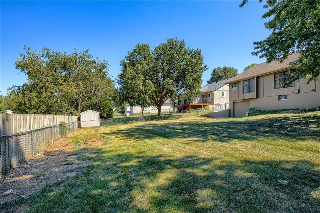 212 North Park Drive, Raymore, MO 64083