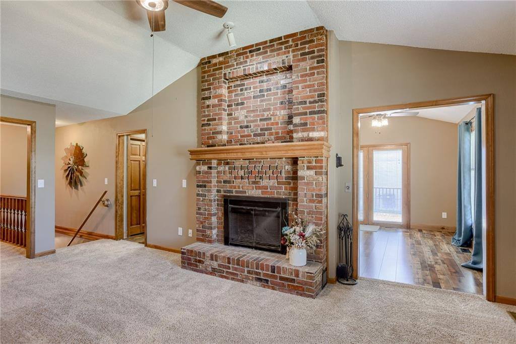 212 North Park Drive, Raymore, MO 64083