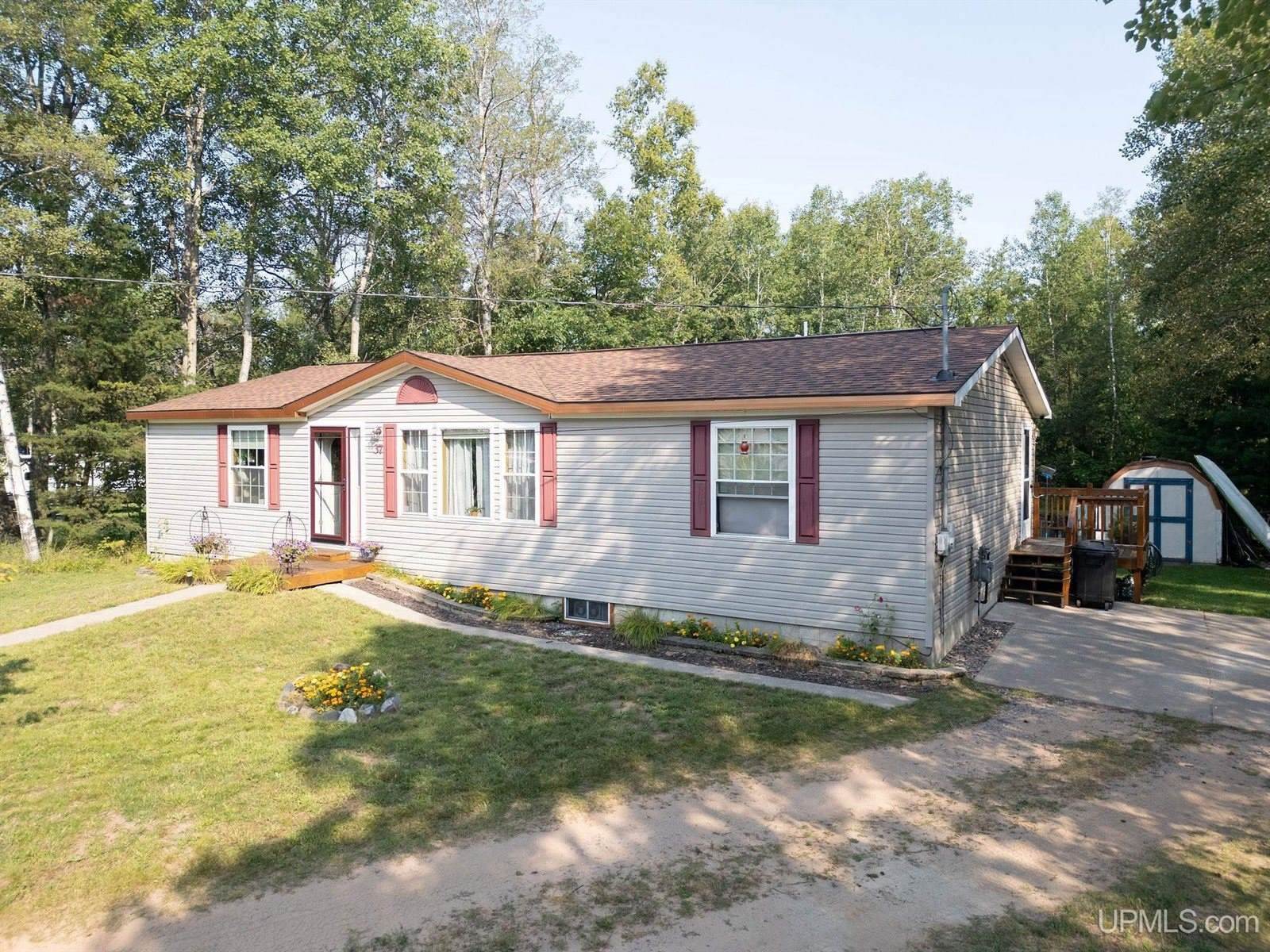 37 Sicotte Road, Marquette, MI 49855